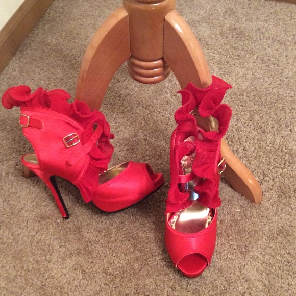 👠 Host Pick Fluttery Fabulous Red High Heels 👠