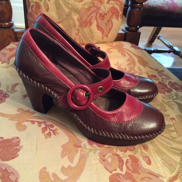 Indigo by Clarks leather 2 tone pumps