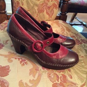 Indigo by Clarks leather 2 tone pumps