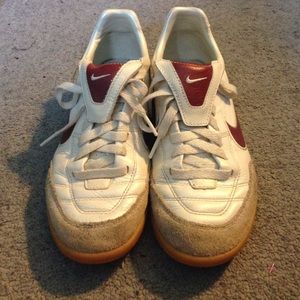 Nike t1empo tennis shoes. Size 6.5 women's