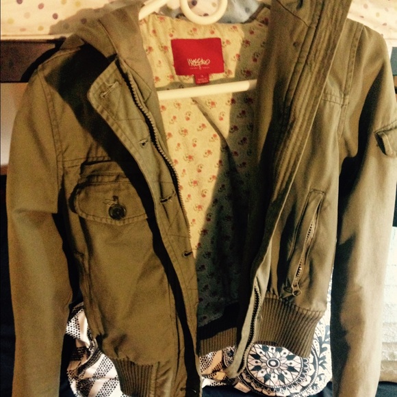 Army green jacket!! - Picture 1 of 4