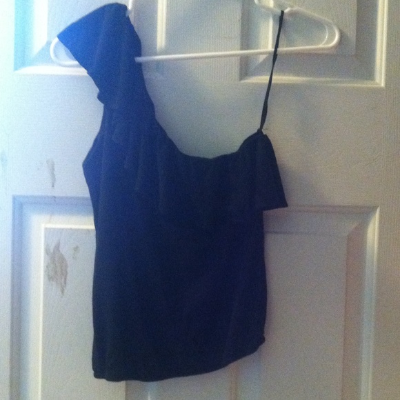 One-shoulder black American eagle shirt
