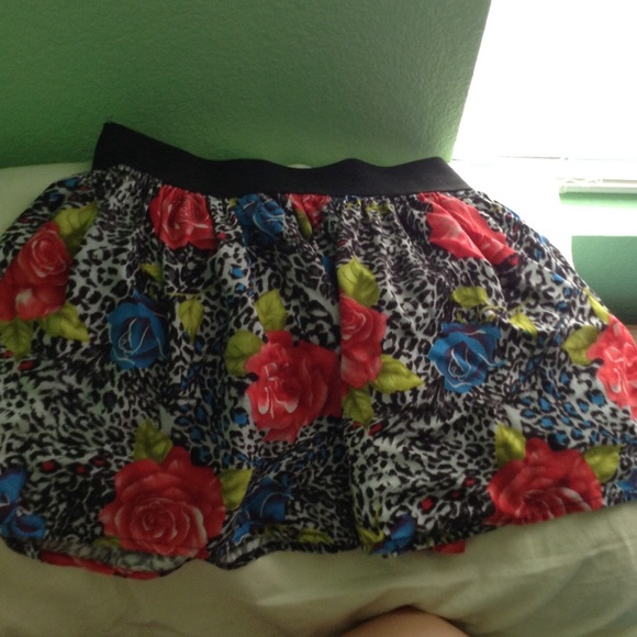 Cheetah floral skirt🌹