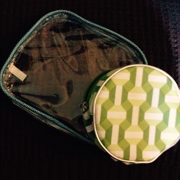 Cute travel bags!!!!! - Picture 1 of 3