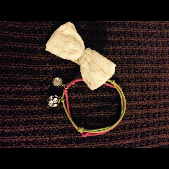 Lace bow clip and two party bracelets! - Picture 1 of 3