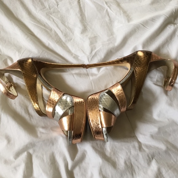 MK Metallic 3-Tone Strappies - Picture 2 of 4