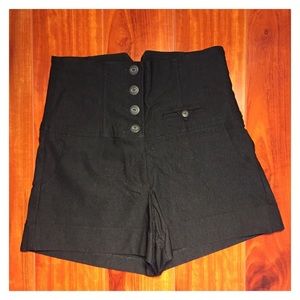 High waisted black short