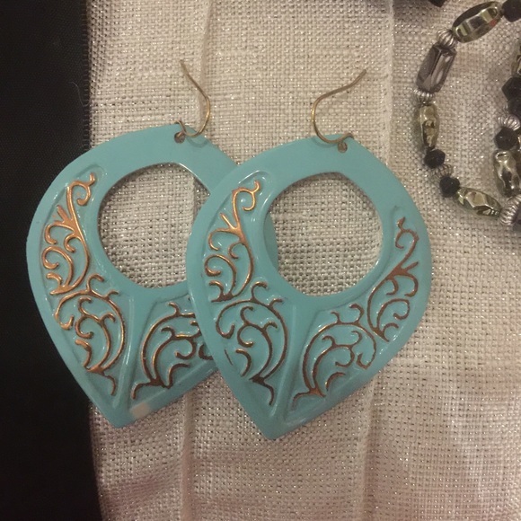 Bundle - Picture 2 of 3