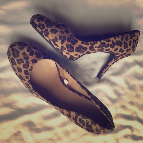 Merona Faux suede leopard print pumps
