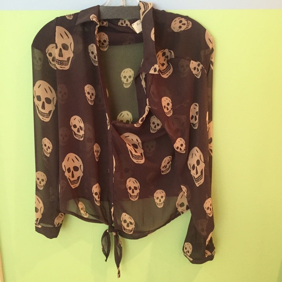 skull blouse