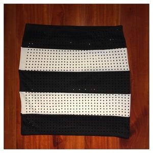 Black/cream short skirt with studs