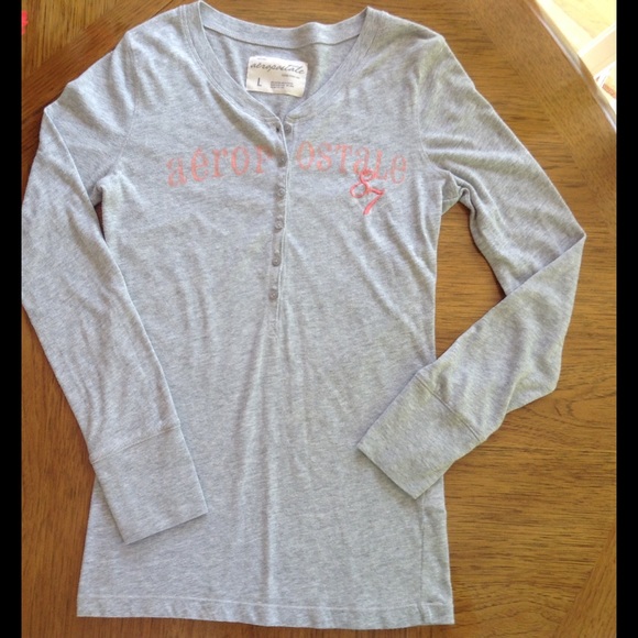 Gray Aeropostale top 💕 SOLD in bundle