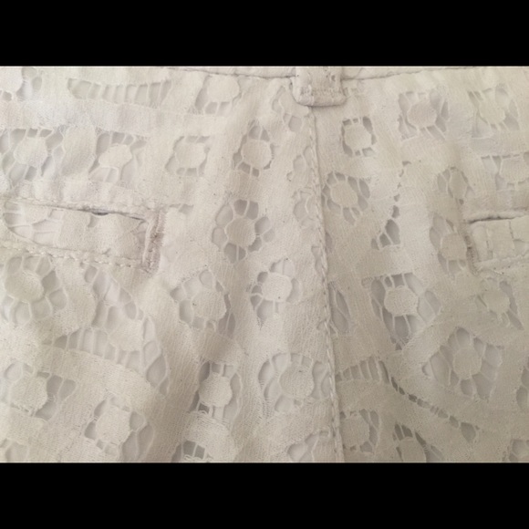 Lilly Pulitzer White Lace Walsh Shorts 4 - Picture 4 of 4