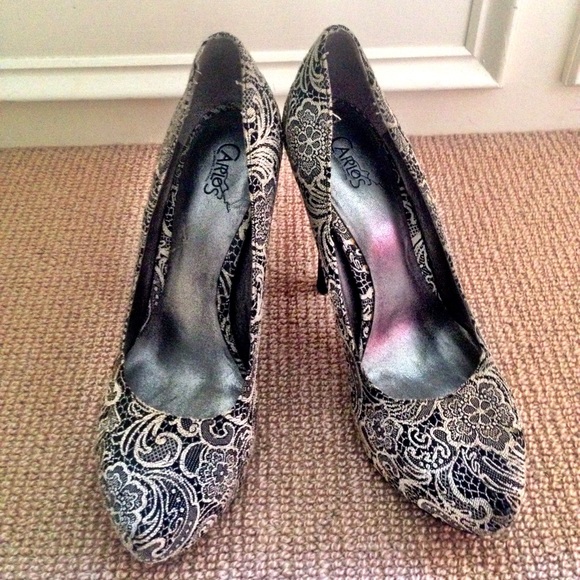 Carlos by Carlos Santana Platform Pumps - Picture 2 of 4