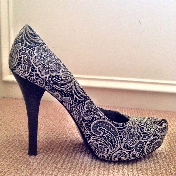 Carlos by Carlos Santana Platform Pumps - Picture 3 of 4