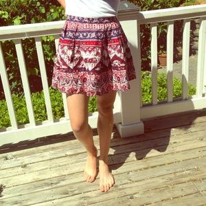 High waisted skirt with side zip closure