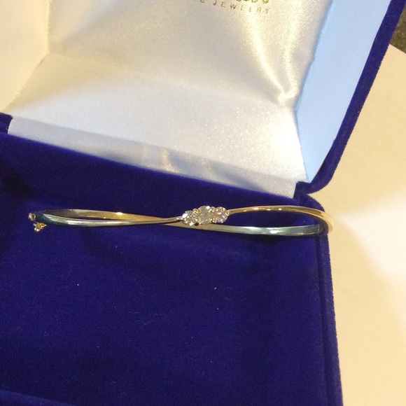 Jewelry - 14K Gold Diamond Bangle Bracelet