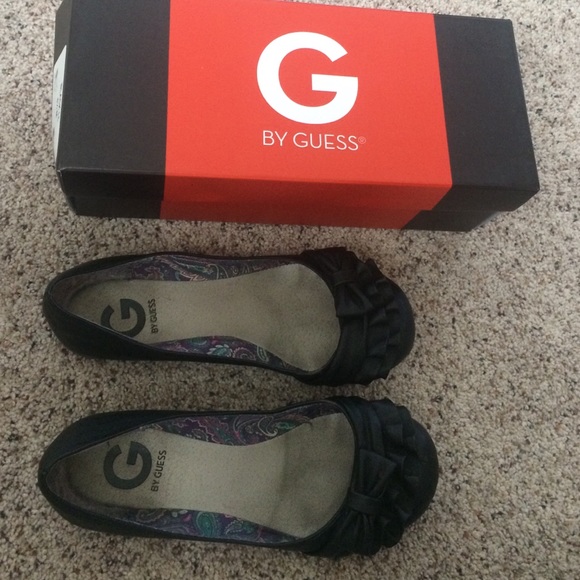 Guess black flats