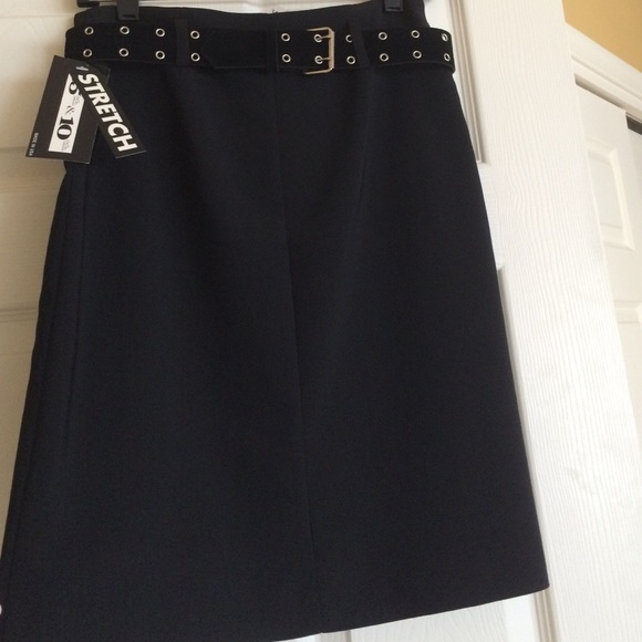 Black pencil skirt w/belt - Picture 2 of 2