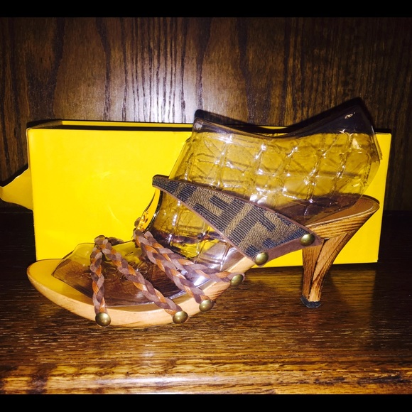 FENDI Strappy low heel, wood platform sandal!