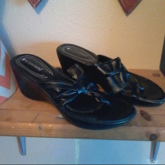Black thong sandals