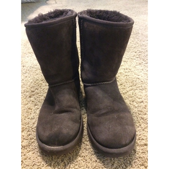 Brown short uggs