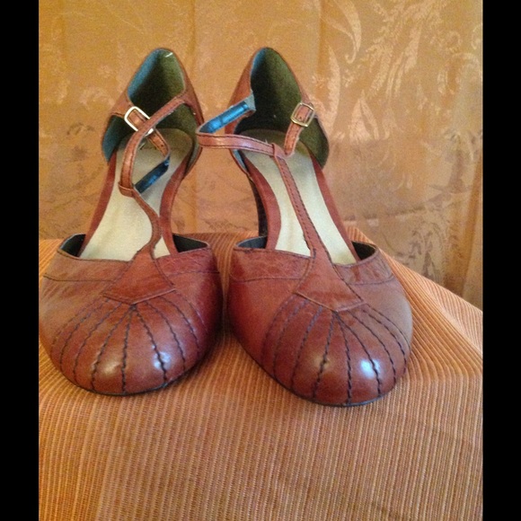 Monsoon Rosemary T-Bar (Rust) - Picture 4 of 4