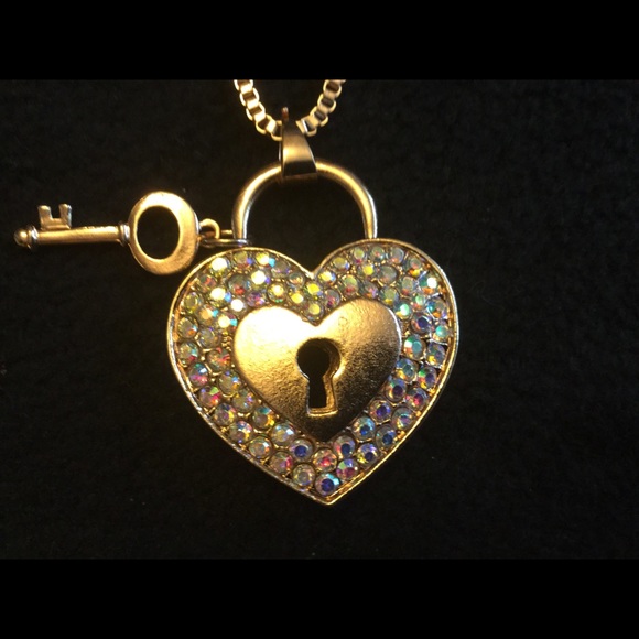 Betsey Johnson Necklace "Key To My Heart" NEW NWT - Picture 1 of 3