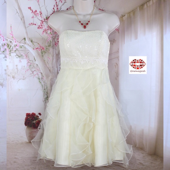 💫2X HP💫Betsey Johnson off white dress
