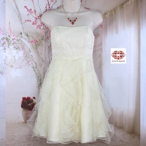 💫2X HP💫Betsey Johnson off white dress