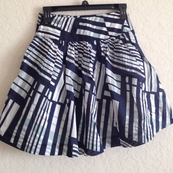 Calvin Klein skirt - Picture 2 of 4