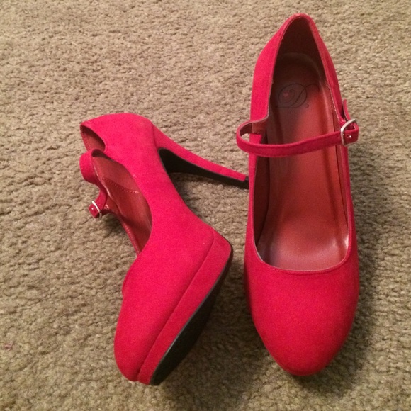 SOLD. Brand new Red suede heels