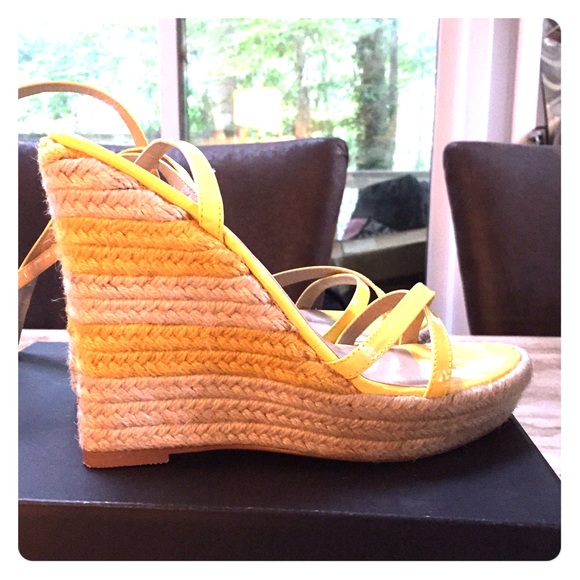Yellow Wedge Sandal Size 7.50 - Picture 1 of 4