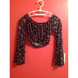 🌸LA hearts floral print crop shirt🌸