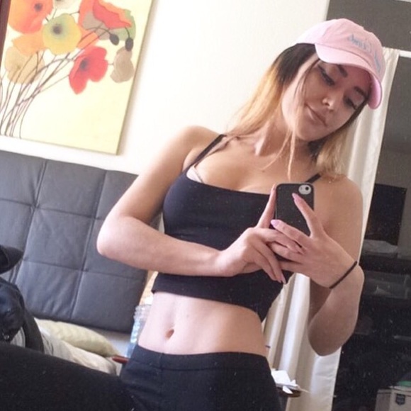 Meet your Posher 💕💭 - Picture 2 of 4