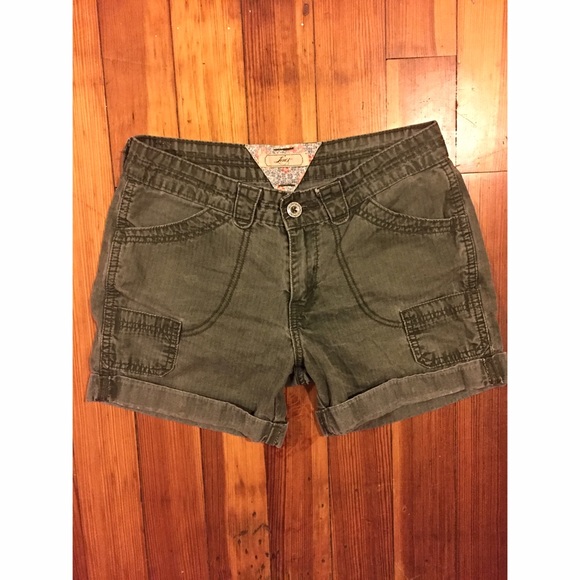 🌾SALE🌾Levi's Green Cuffed / Rolled Shorts