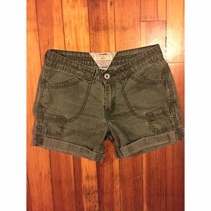 🌾SALE🌾Levi's Green Cuffed / Rolled Shorts