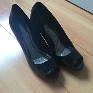 Cute black 3 inch heels!!