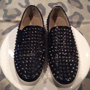 blk spiked patent leather slip on sneaker