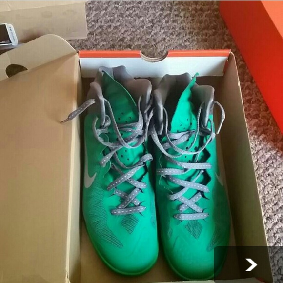 Womens Nike basketball shoe