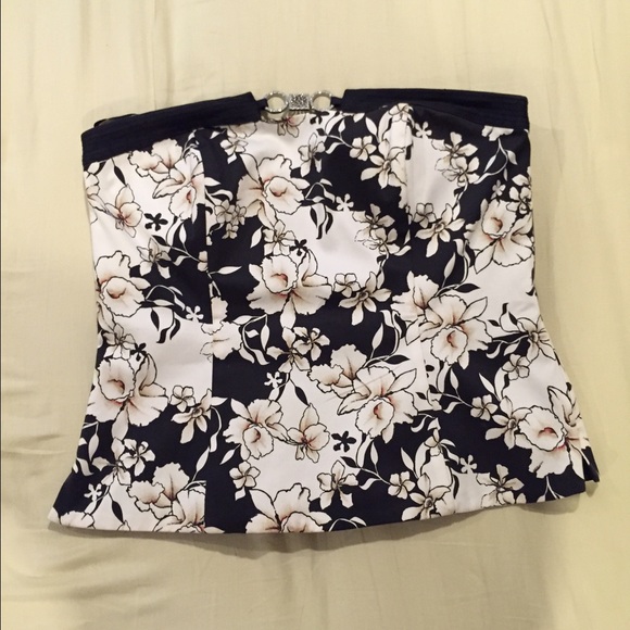 White House|Black Market floral top