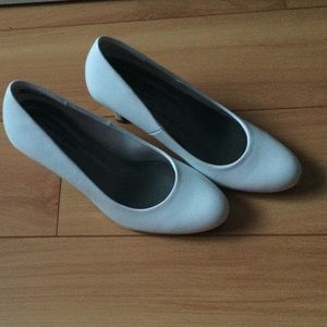 Super cute white heels!