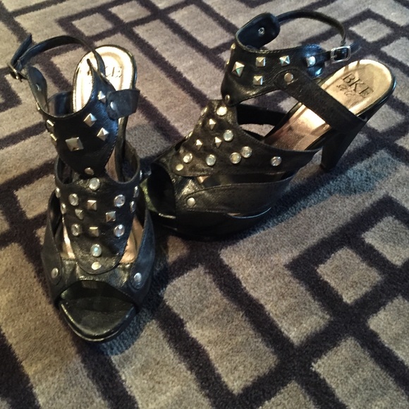 BKE badass pumps