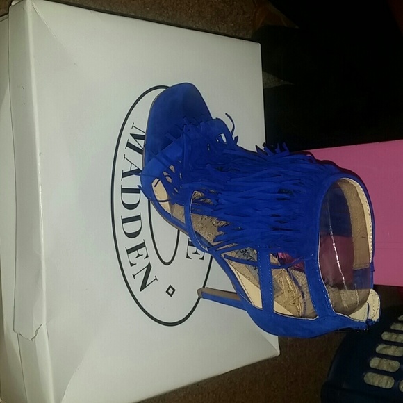 Steve Madden blue fringlgy