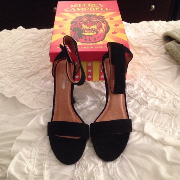 Jeffrey Campbell hough heel size 9