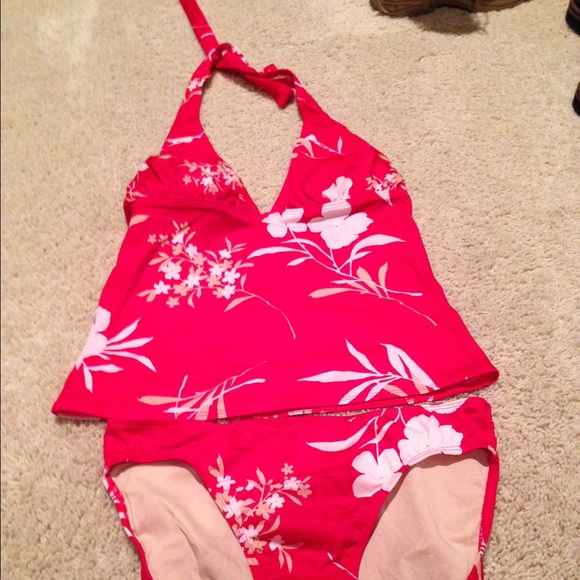 Size 10 Newport News shape fx red tankini