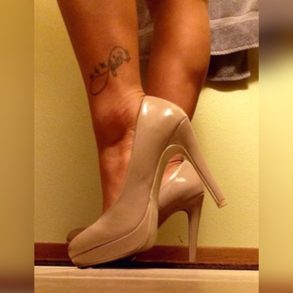 Steve Madden Nude Pumps 👠