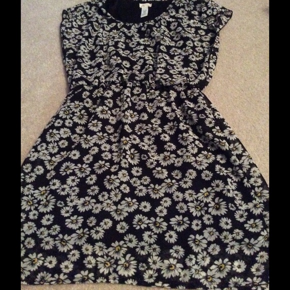 SOLD Daisy dress