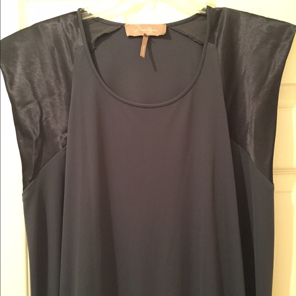 BCBG Max Azria exaggerated shoulder top - Picture 2 of 3