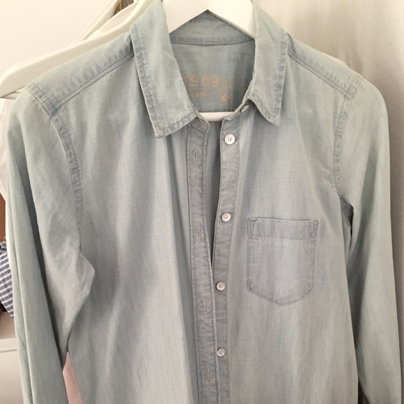 🔴Sold🔴 New GAP ladies shirt in light blue Sz XS